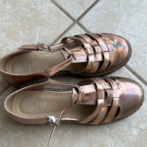 Holographic Rose Gold Oxford chunky sandal shoe?